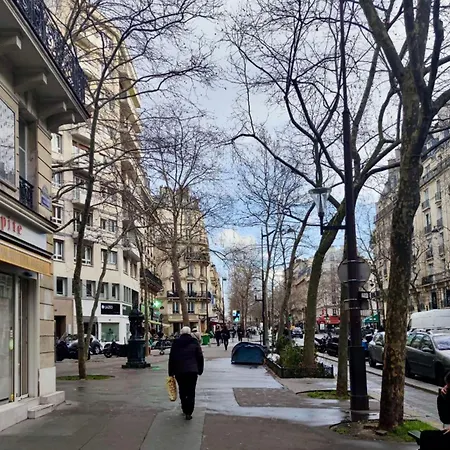 Modern Near Place De La Bastille Voltaire * Paris